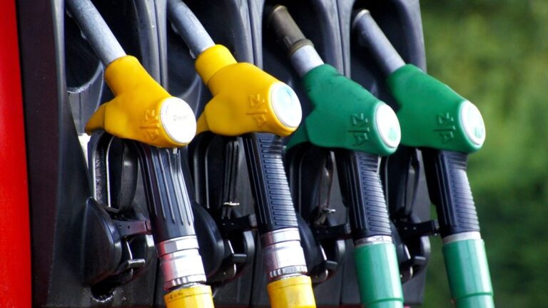 sr22 gas station pump