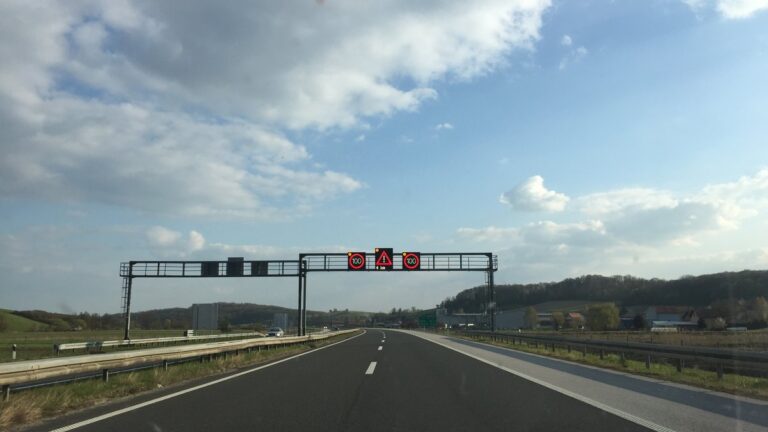 sr22 us highway sign